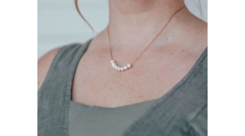 Discover the best jewelry gift ideas for 2025, including trending pieces, affordable options, and top Canadian jewelry brands. Perfect for holidays and special occasions.