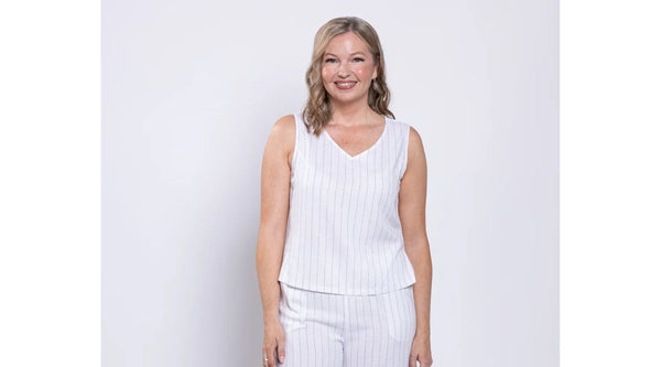 Not sure what to wear to Mother's Day brunch? Comfortable, beautiful outfit ideas for Canadian women over 40. From easy midi dresses to polished separates.
